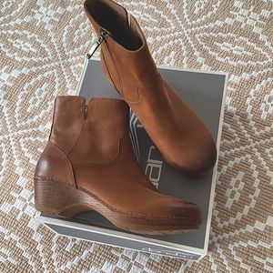 Fandom Meghan Clog Boot Saddle 40
